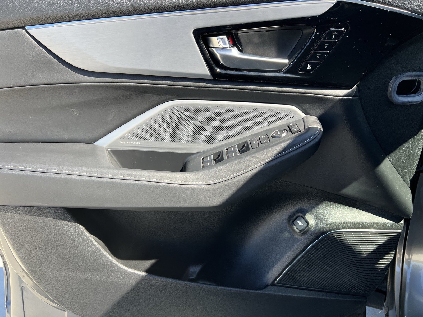 Certified 2025 Acura MDX w/ Technology Package FWD image 14