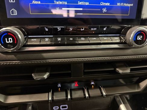 Used 2025 Chevrolet Colorado LT w/ LT Convenience Package image 16