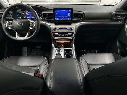 Used 2024 Ford Explorer XLT w/ Equipment Group 202A image 22