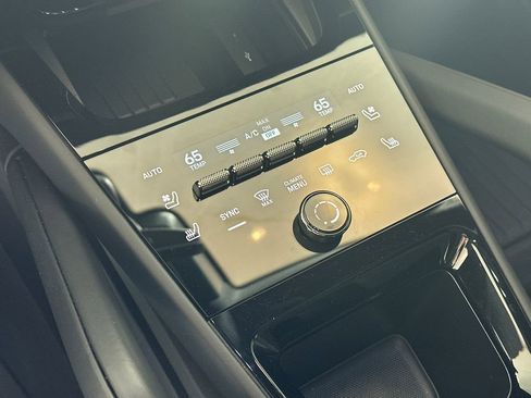 Used 2025 Porsche Cayenne Coupe image 7