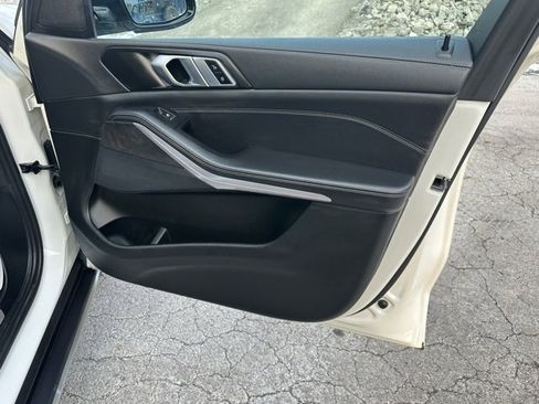 Used 2022 BMW X5 xDrive40i w/ Premium Package image 17