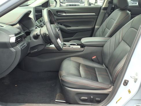Used 2023 Nissan Altima 2.5 SR w/ SR Premium Package AWD/4WD image 9