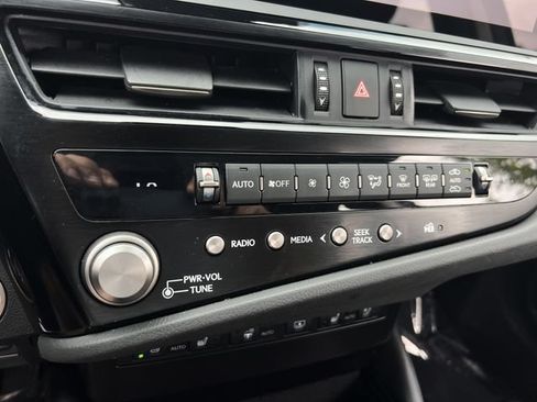 Used 2024 Lexus ES 350 w/ Luxury Package FWD image 24