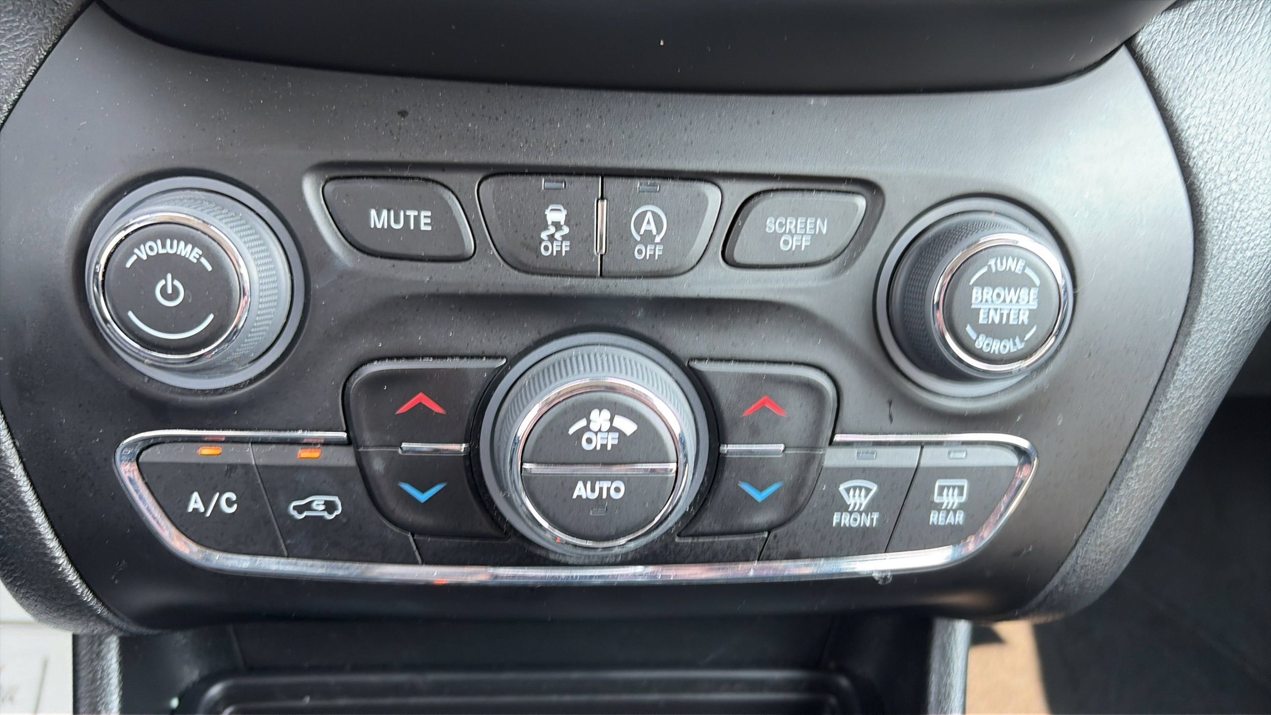 Used 2022 Jeep Cherokee Limited w/ Elite Package AWD/4WD image 26