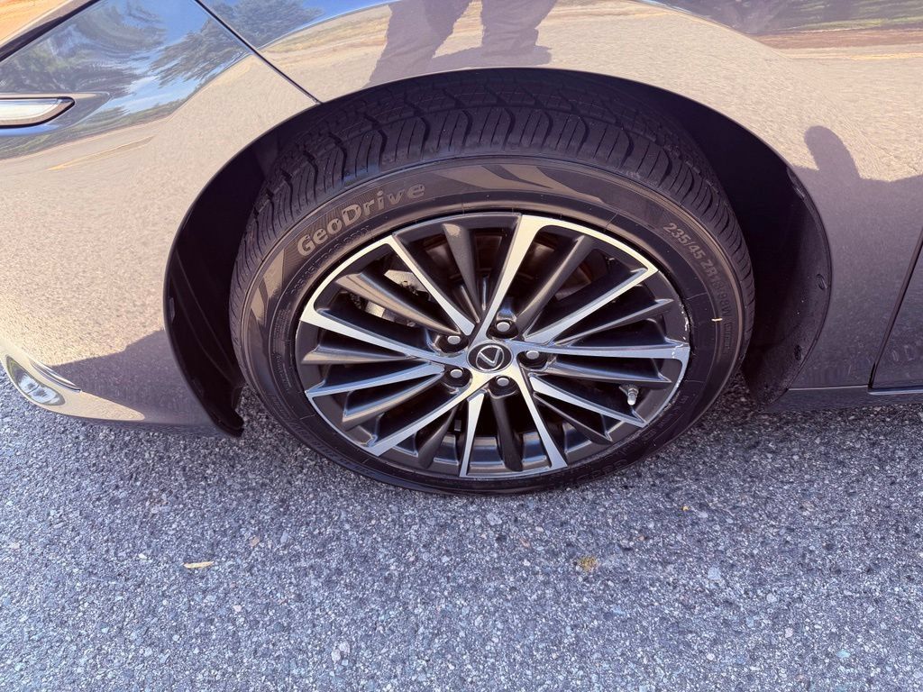 Certified 2025 Lexus ES 300h w/ Premium Package FWD image 16