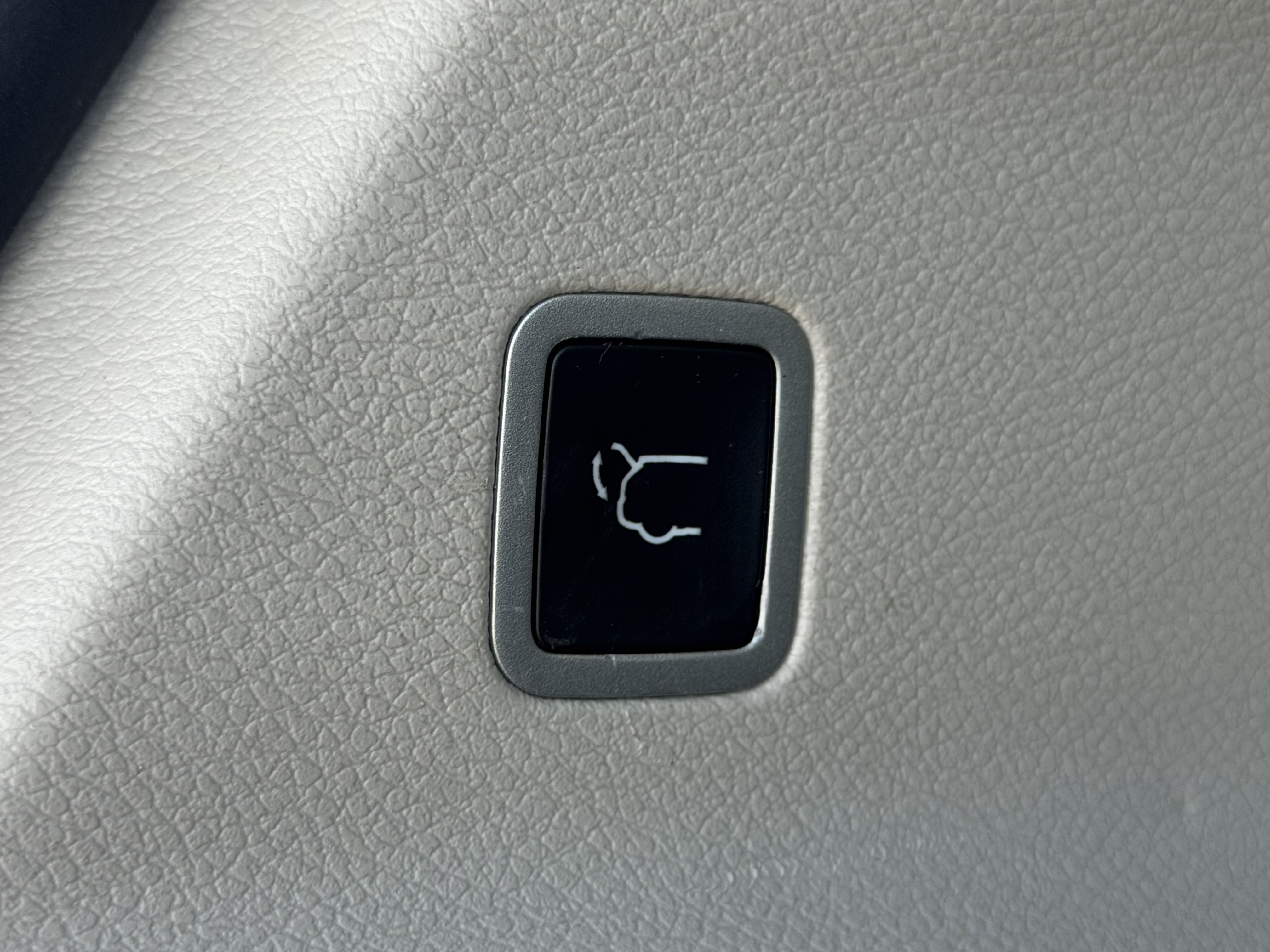 Certified 2024 Chrysler Pacifica Touring-L FWD image 16