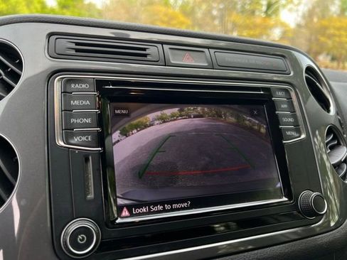 Used 2017 Volkswagen Tiguan Limited w/ Premium Package image 39