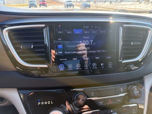 Used 2017 Chrysler Pacifica Touring w/ Tire & Wheel Group image 18