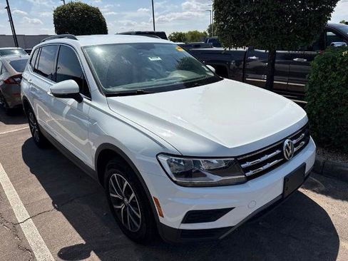 Used 2020 Volkswagen Tiguan SE FWD image 1