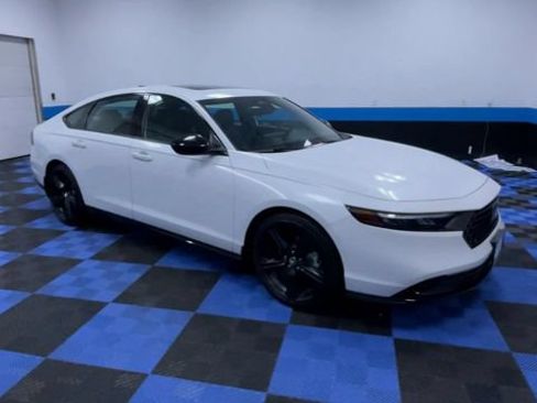 Used 2023 Honda Accord Sport image 2
