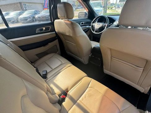 Used 2017 Ford Explorer XLT w/ Equipment Group 202A AWD/4WD image 16