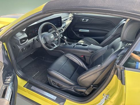 Used 2025 Ford Mustang Premium image 17