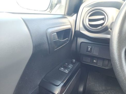 Used 2022 Toyota Tacoma SR image 32