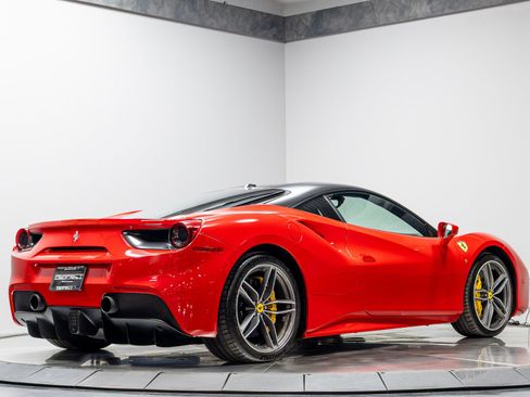 Used 2018 Ferrari 488 GTB image 17