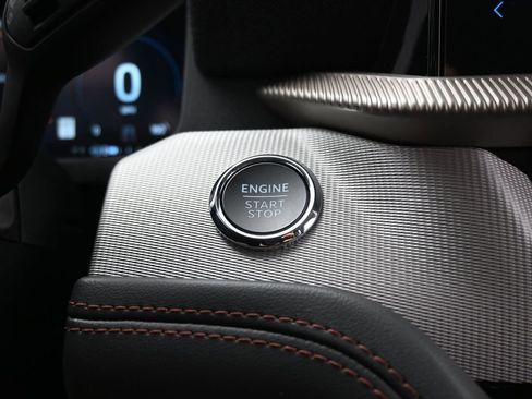 Used 2025 Ford Explorer Active image 17