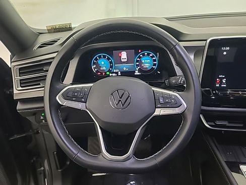 Used 2025 Volkswagen Atlas Cross Sport SE FWD image 30