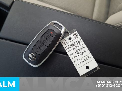 Used 2025 Nissan Rogue SV AWD/4WD image 15
