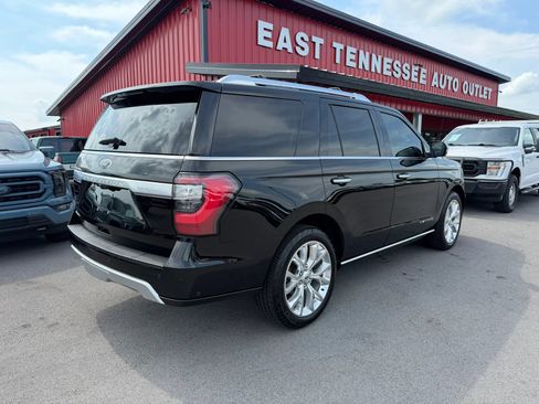 Used 2018 Ford Expedition Platinum RWD image 3