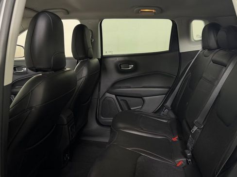 Used 2018 Jeep Compass Latitude w/ Popular Equipment Group AWD/4WD image 28