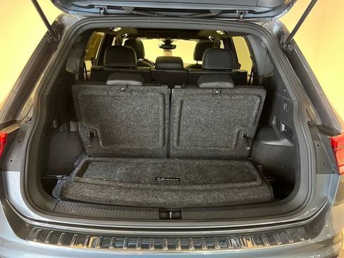 Certified 2023 Volkswagen Tiguan SE R-Line FWD image 5