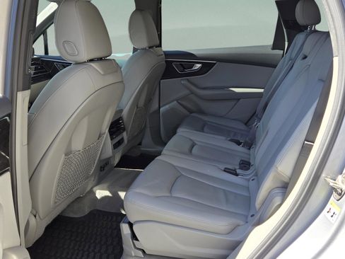 Used 2022 Audi Q7 Premium image 33
