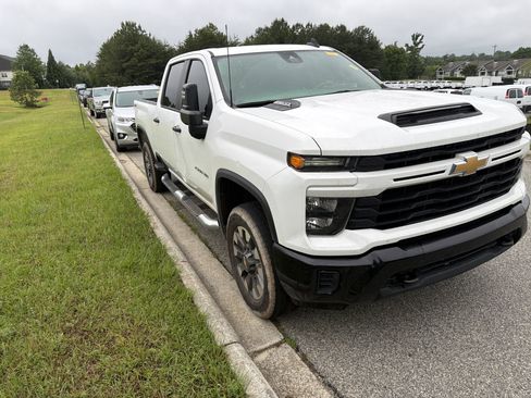 Used 2024 Chevrolet Silverado 2500 Custom w/ Custom Value Package AWD/4WD image 2