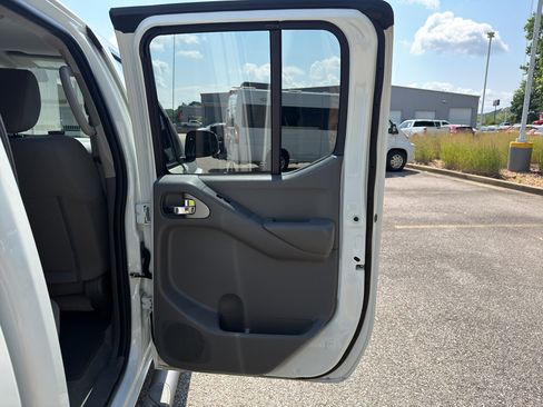 Certified 2018 Nissan Frontier SV w/ Value Truck Package RWD image 17