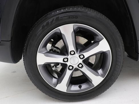 Used 2024 Jeep Grand Cherokee Limited 4xe image 9