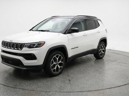 Used 2025 Jeep Compass Limited AWD/4WD image 3