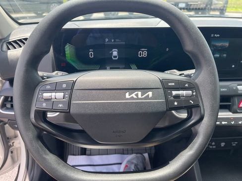 Used 2025 Kia K4 FWD image 17