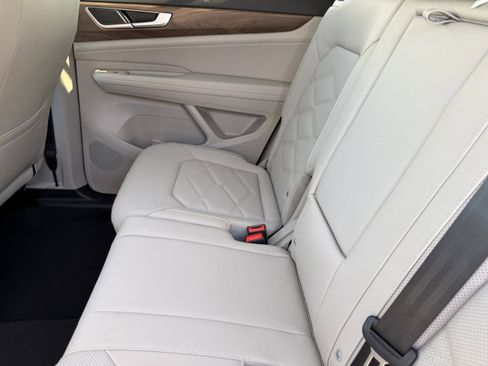 New 2026 Volkswagen Atlas SE image 15