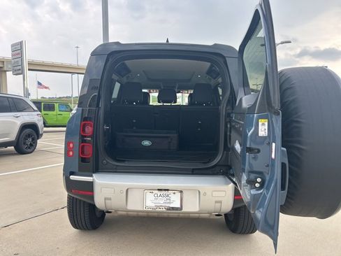 Used 2024 Land Rover Defender 110 S image 9