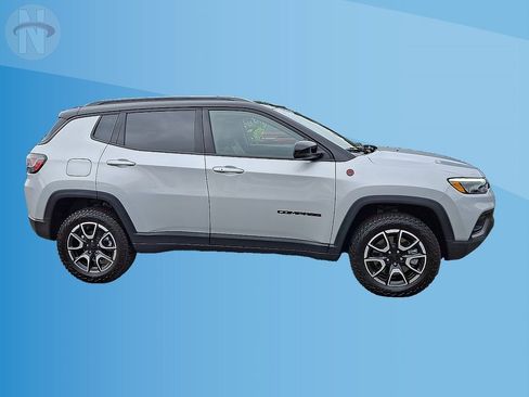 Certified 2024 Jeep Compass Trailhawk w/ Trailhawk Elite Group AWD/4WD image 18