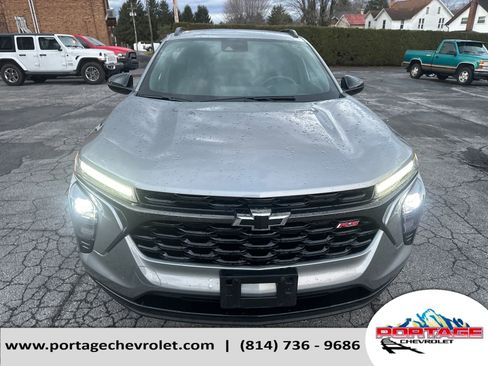 Used 2024 Chevrolet Trax RS w/ Sunroof Package FWD image 9