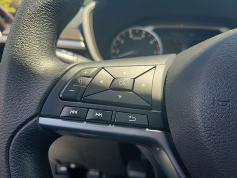 Used 2025 Nissan Altima 2.5 SV FWD image 19