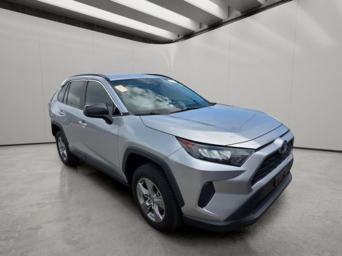 Used 2022 Toyota RAV4 LE AWD/4WD image 11