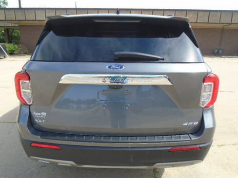 Used 2021 Ford Explorer XLT w/ Equipment Group 202A AWD/4WD image 5