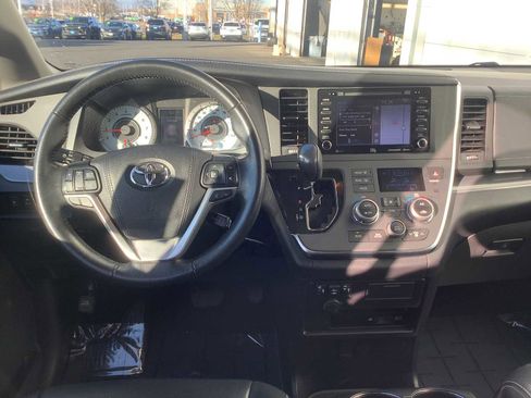 Used 2019 Toyota Sienna SE Premium image 10