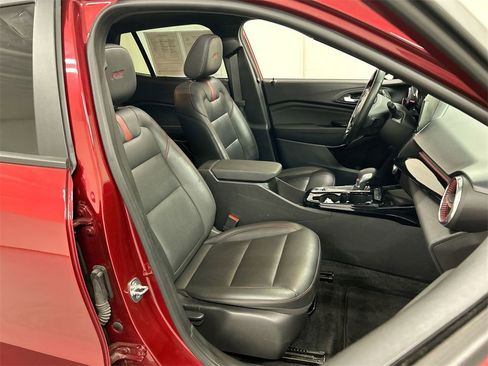 Used 2024 Chevrolet Trax RS w/ Sunroof Package image 23