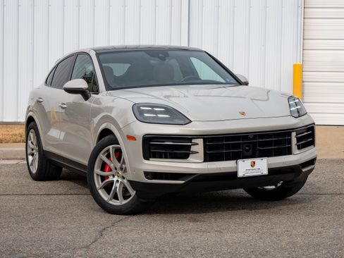 Certified 2024 Porsche Cayenne S w/ Premium Package Plus (PP1) image 9