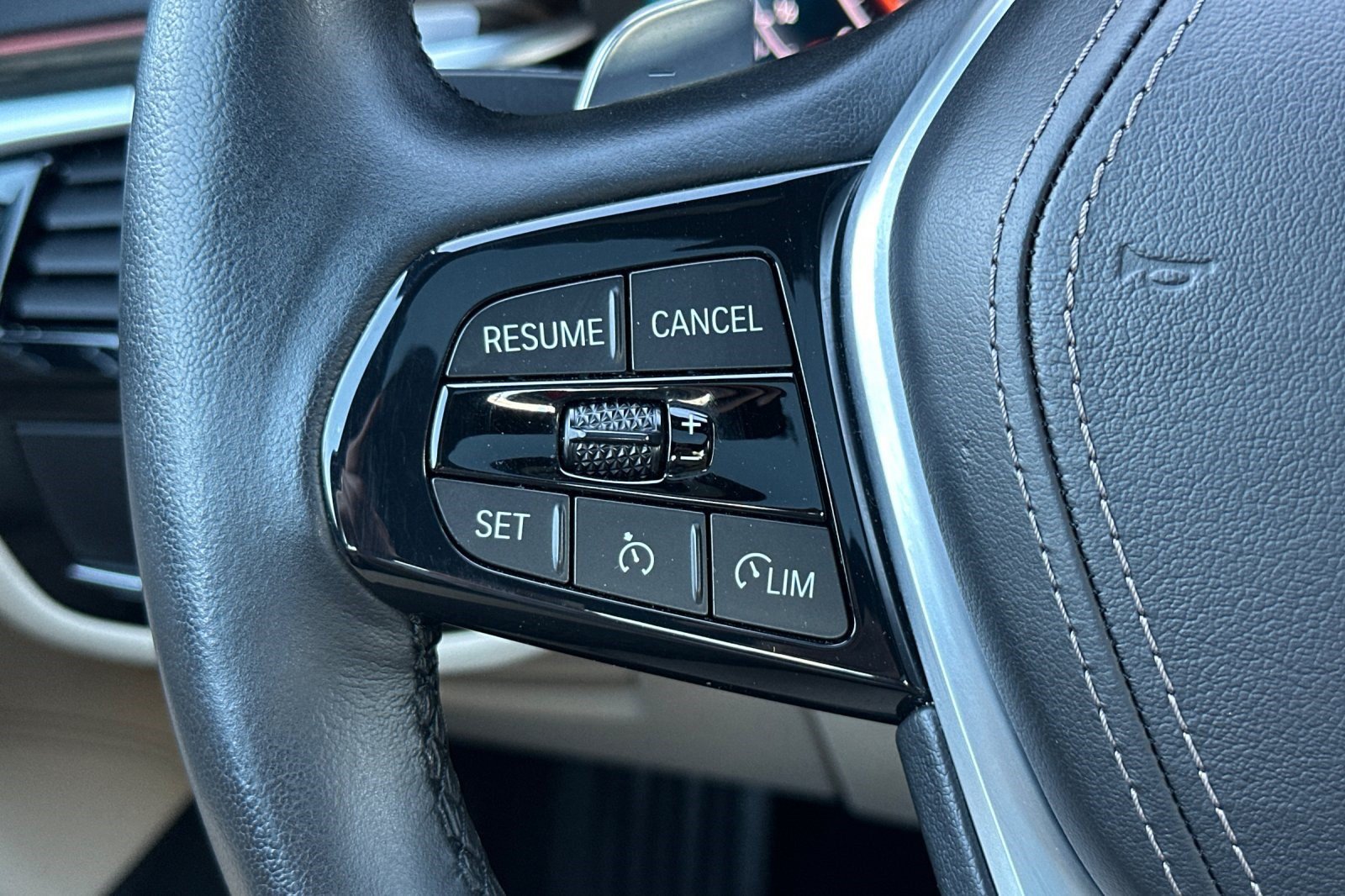 Certified 2023 BMW 540i w/ Premium Package RWD image 31