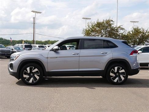 Certified 2024 Volkswagen Atlas Cross Sport SE w/ Panoramic Sunroof Package image 4