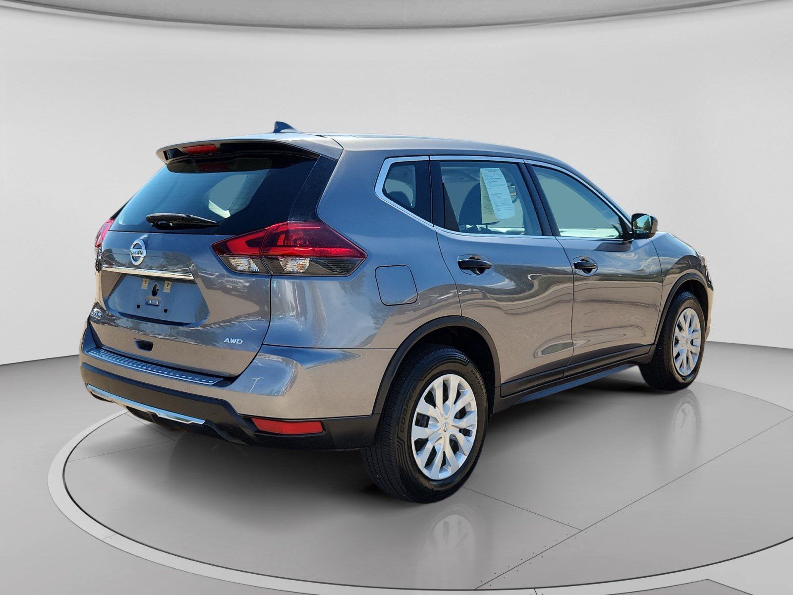 Used 2018 Nissan Rogue S AWD/4WD image 5