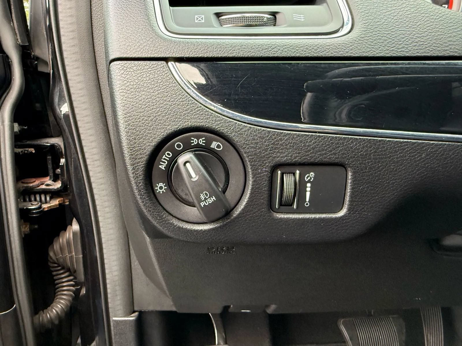 Used 2014 Dodge Grand Caravan SXT FWD image 16