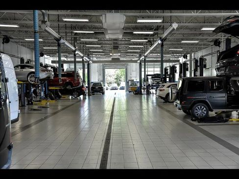 New 2025 Mercedes-Benz C 300 4MATIC Sedan image 34