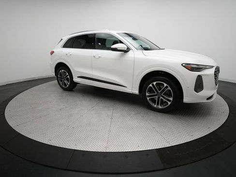 Used 2025 Audi Q5 Premium w/ Convenience Package AWD/4WD image 38