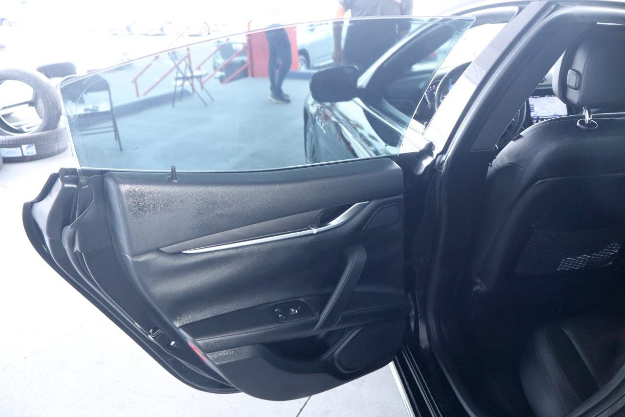 Used 2018 Maserati Ghibli RWD image 27
