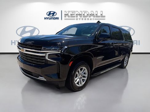 Used 2023 Chevrolet Suburban LT image 3