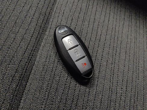 Used 2021 Nissan Rogue S image 32