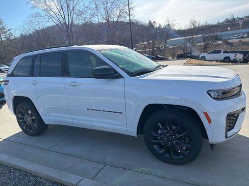 New 2026 Jeep Grand Cherokee Limited Reserve image 2